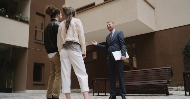 découvrez les secrets d'un pitch de vente réussi ! apprenez à captiver votre audience, à présenter efficacement vos produits et à conclure des ventes avec aisance. transformez votre approche commerciale grâce à nos conseils pratiques et boostez vos résultats dès maintenant.