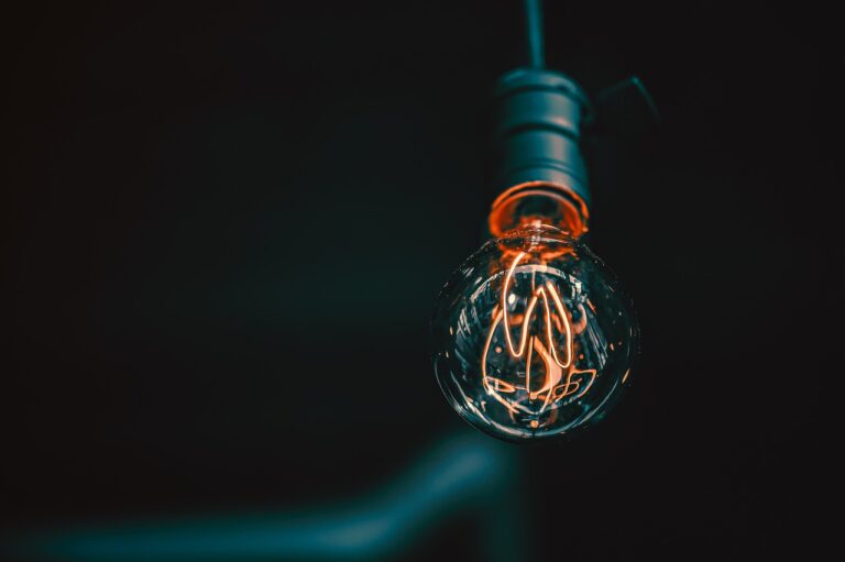 explorez les nuances du questionnement à travers cette analyse approfondie. découvrez comment poser les bonnes questions peut transformer votre compréhension du monde, stimuler votre curiosité et enrichir vos interactions. cet article vous invite à réfléchir sur l'art du questionnement et son impact sur l'apprentissage et la communication.