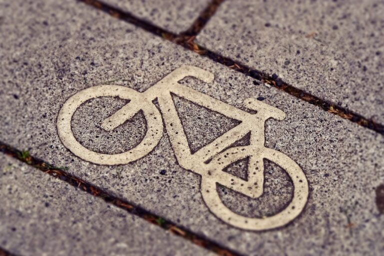 découvrez le cycle d'achat des clients : un processus clé qui explique les étapes du parcours d'un consommateur, de la prise de conscience à la décision d'achat. apprenez à optimiser chaque phase pour améliorer votre stratégie marketing et augmenter vos ventes.