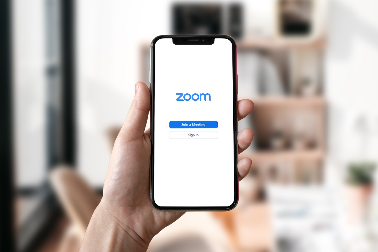 découvrez la puissance de zoom, la plateforme de visioconférence leader qui facilite la communication et la collaboration à distance. rejoignez des réunions en ligne, partagez des écrans et profitez d'outils interactifs pour rester connecté, où que vous soyez.