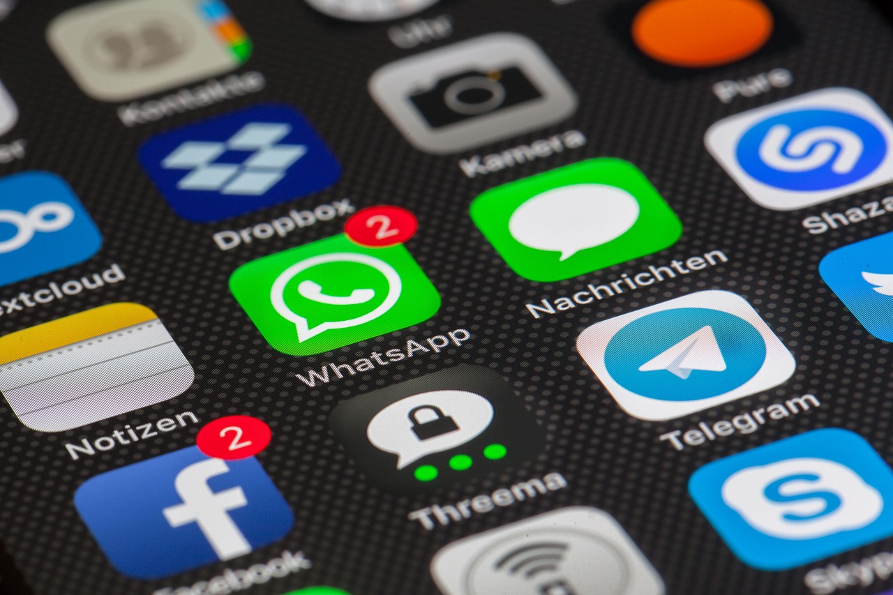 découvrez le social selling : techniques et conseils pour développer vos ventes grâce aux réseaux sociaux, fidéliser vos clients et booster votre présence en ligne.